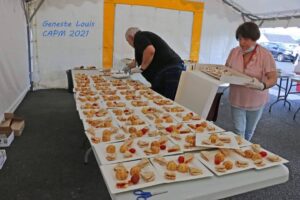 Et pendant ce temps là nos petites mains, Anne Lecomte et Roland Pédandola préparaient de belles et bonnes petites assiettes...