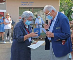 Remise du 1er Prix du Sénateur à Mireille Désir-Valéry par le Sénateur en personne